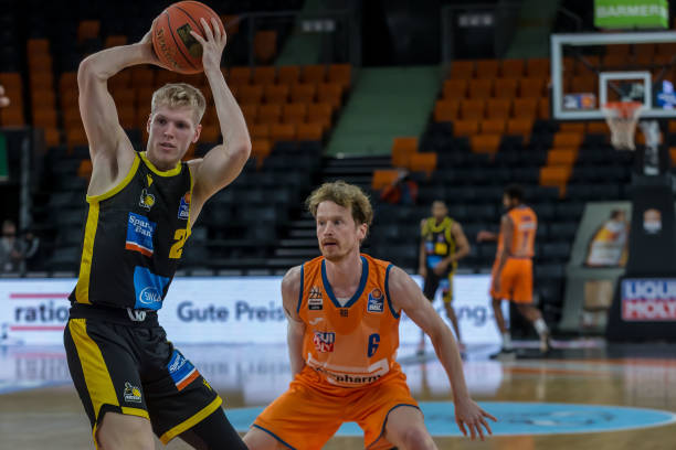 背景下的一 背景下的一